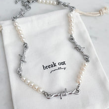 Load image into Gallery viewer, Pearl &amp; Barbed Necklace
