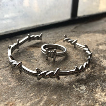 Load image into Gallery viewer, Stainless Steel Barbed Wire Bangle Bracelet
