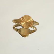Load image into Gallery viewer, Gold Sunshine Signet Ring
