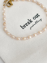 Load image into Gallery viewer, Pink Pearl &amp; Bead Bracelet
