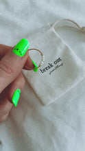 Load and play video in Gallery viewer, Fresh Water Pearl Ring
