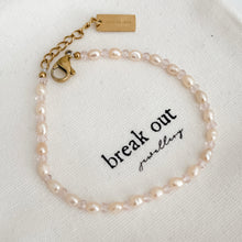 Load image into Gallery viewer, Pink Pearl &amp; Bead Bracelet
